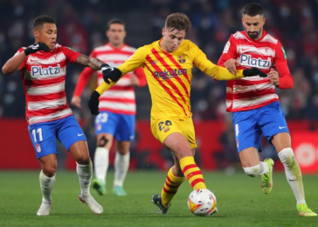 الدوري الاسباني : تقدم برشلونة رغم خسارته امام غرناطة